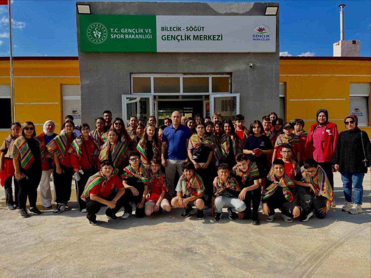 Bilecik’te, “Biz Bir Takımız” projesiyle dostluk köprüsü kazanıldı. Gençlik ve