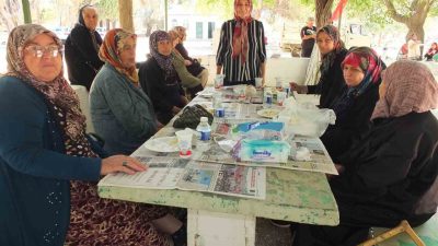 Burhaniye ilçesine bağlı Kızıklı köyünde bulunan Sinan Dede Türbesi, geleneksel