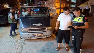 Bursa’nın Orhangazi ilçesinde polis ekiplerince gerçekleştirilen huzur uygulamasında 920 kişinin