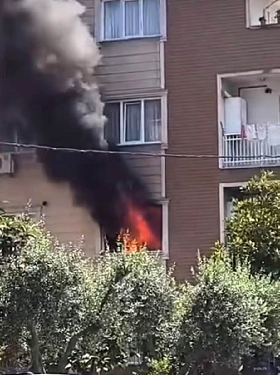 Bursa’da bir evde çıkan yangın, itfaiye ekiplerinin müdahalesiyle söndürüldü. Yangın,