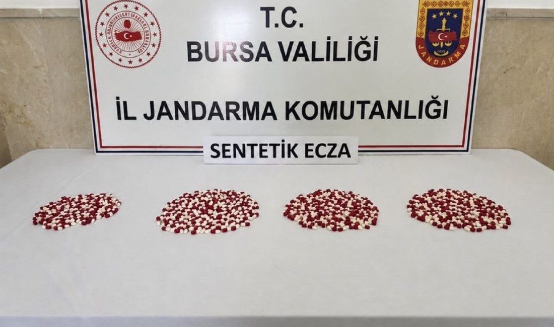 Bursa’da jandarma ekiplerince düzenlenen uyuşturucu operasyonunda bin 98 adet sentetik
