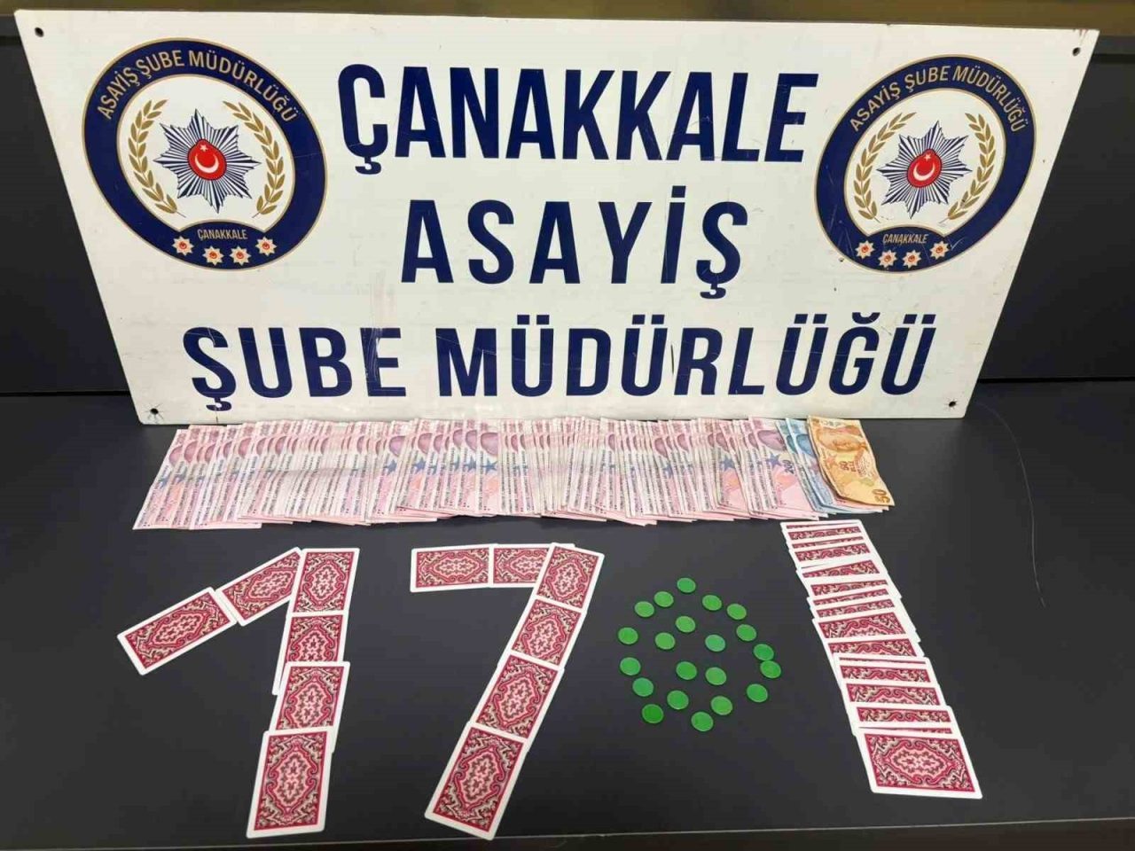 Çanakkale’de emniyet ekiplerince gerçekleştirlen huzur uygulamalarında çeşitli suçlardan aranan 20