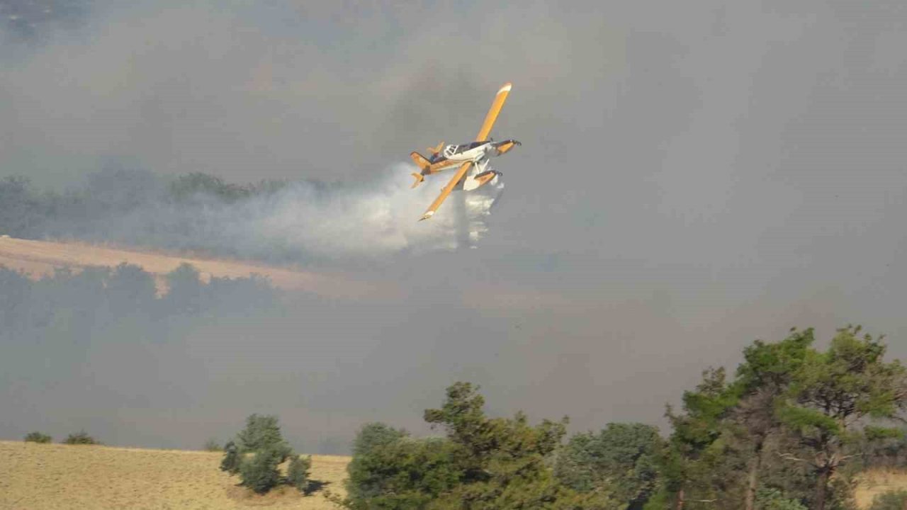 Çanakkale’de çıkan orman yangınına Orman Bölge Müdürlüğü ekipleri 6 helikopter,