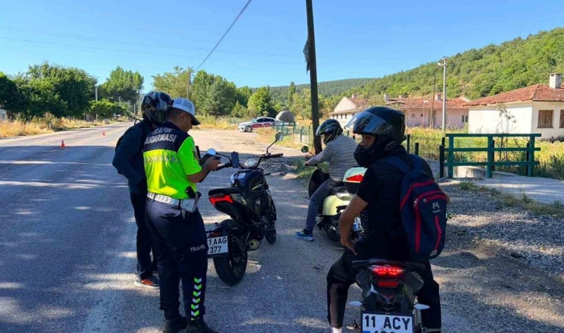 Bilecik’te jandarma ekipleri denetim noktasında ceza yerine eğitim verdi. Bilecik’in