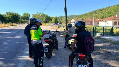 Bilecik’te jandarma ekipleri denetim noktasında ceza yerine eğitim verdi. Bilecik’in