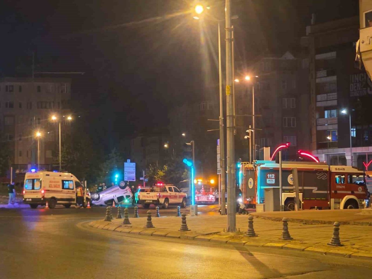 Tekirdağ’ın Çorlu ilçesinde sürücüsünün direksiyon hakimiyetini kaybettiği hafif ticari araç,