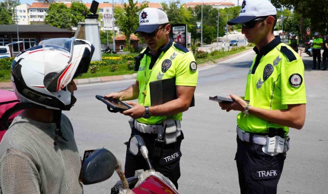 Edirne’de İl Emniyet Müdürü Muhittin Ayhan’ın da katılımıyla Trafik Denetleme