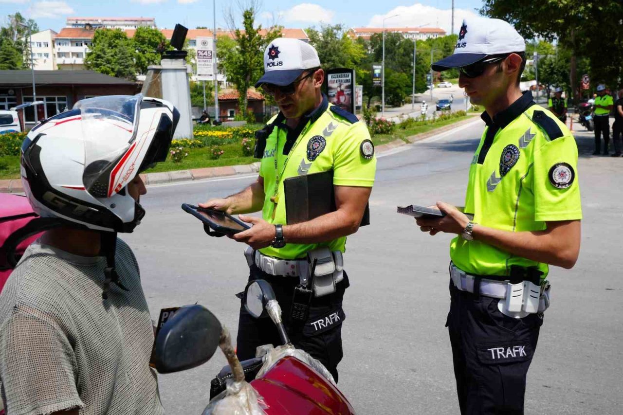 Edirne’de İl Emniyet Müdürü Muhittin Ayhan’ın da katılımıyla Trafik Denetleme
