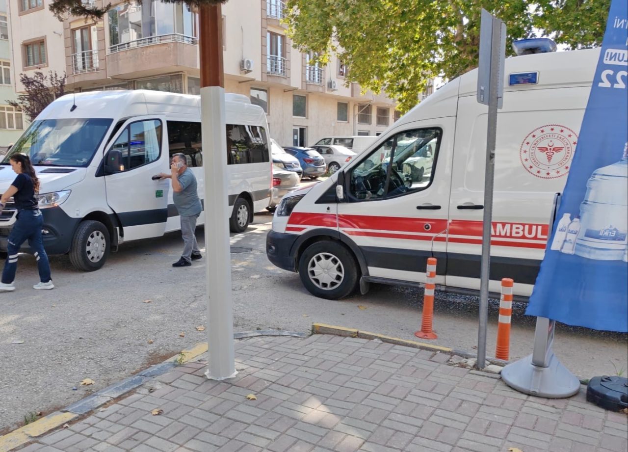 Edirne’nin Keşan ilçesinde minibüs ile çarpışan motosikletin sürücüsü yaralandı. Kaza