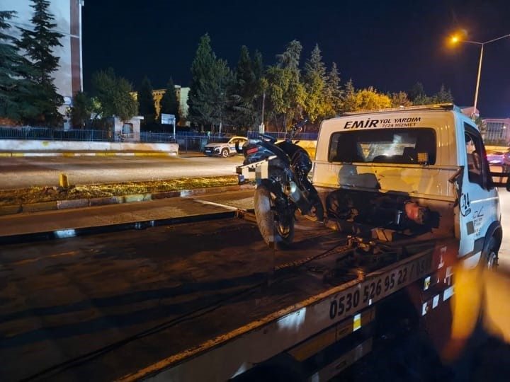 Edirne’nin Uzunköprü ilçesinde motosikletle akrobatik hareketler yapan sürücüye 51 bin
