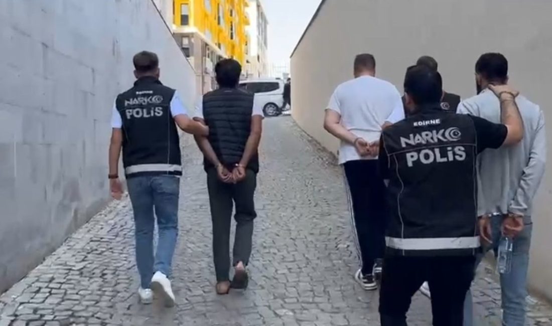 Edirne’de narkotik ekiplerinin bir adrese düzenlediği operasyonda satışa hazır kokain