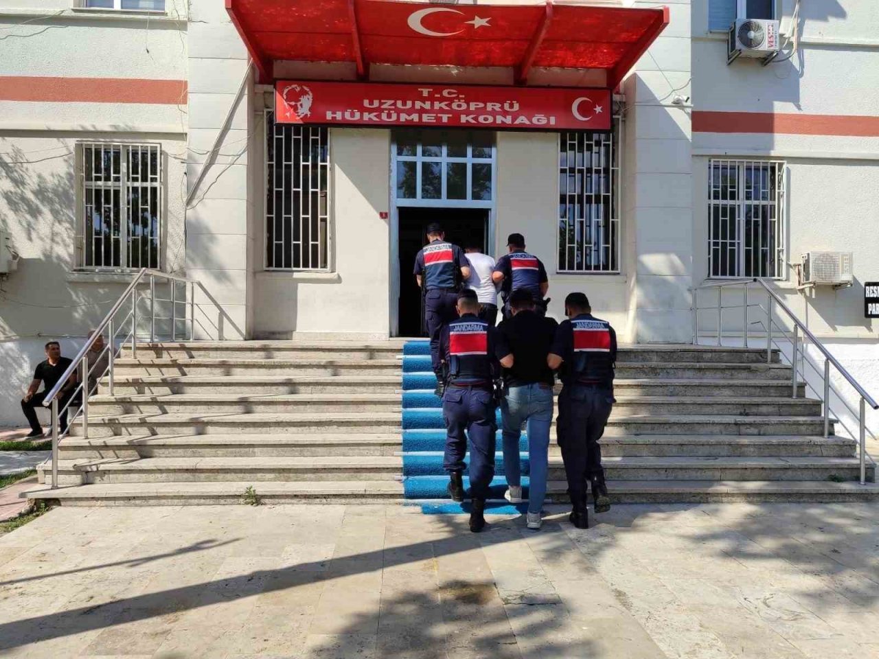 Edirne’nin Uzunköprü ilçesinde, yasa dışı yollarla yurt dışına çıkmaya çalışırken