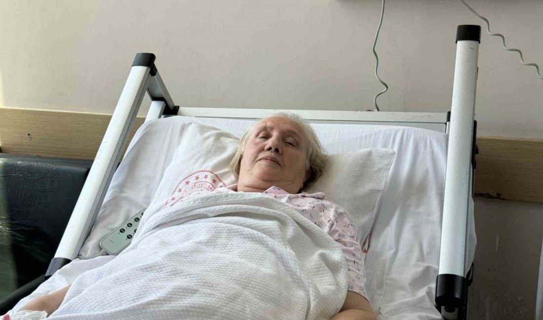 Memesinde eline kitle gelmesi sonrası kanser olduğu öğrenilen 68 yaşındaki