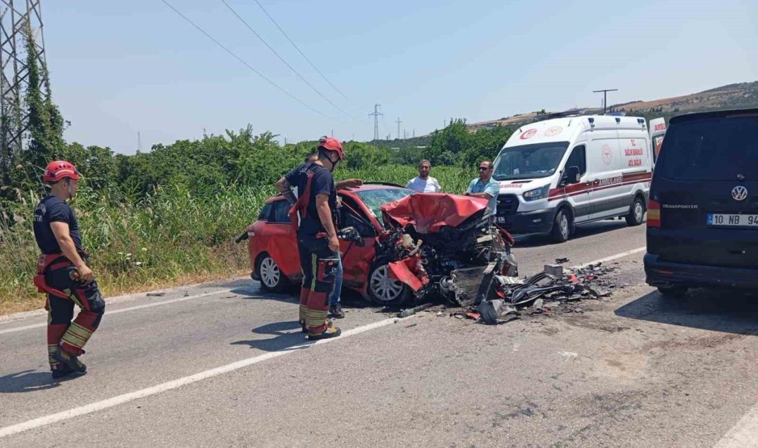 Balıkesir’in Erdek ilçesinde 3 aracın karıştığı trafik kazasında 1 kişi
