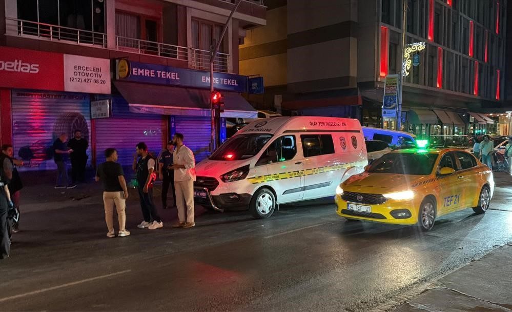 Eyüpsultan’da galeri dükkanında silahlı saldırıda yaralananlardan E.S.’nin kaldırıldığı hastanede tüm