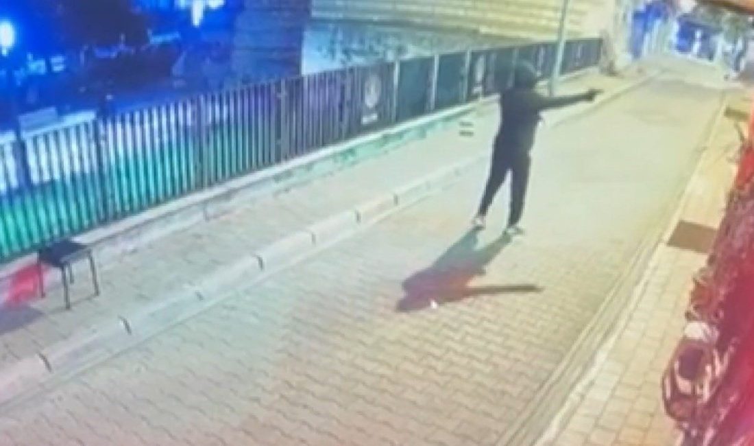 İstanbul Fatih’te yüzünü kapatarak kamufle olan saldırgan, iş yerine kurşun