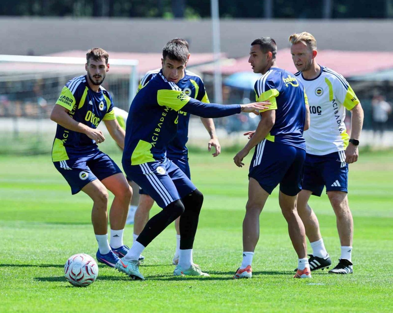 Fenerbahçe, yeni sezon hazırlıklarının ilk etabı olan Topuk Yaylası kampını