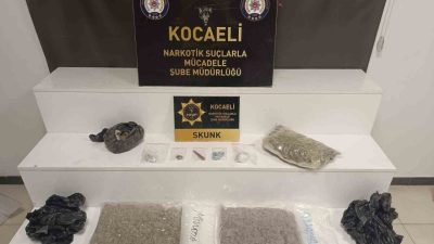 Kocaeli’de polis ekiplerince düzenlenen uyuşturucu operasyonlarında yakalanan 7 şüpheliden 2’si