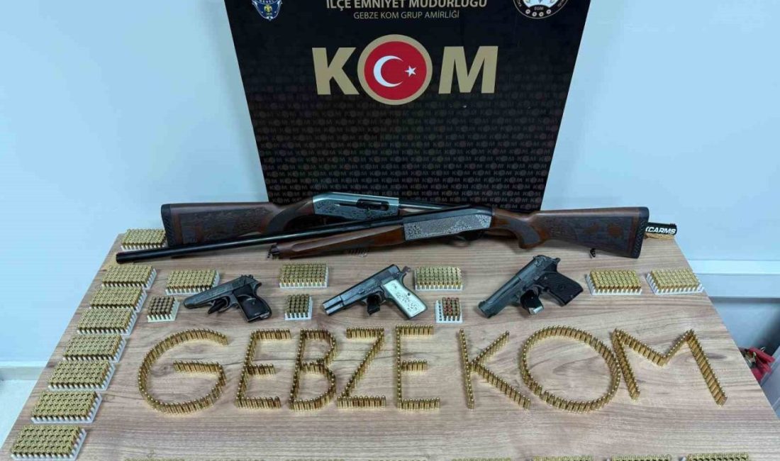 Kocaeli’nin Darıca ilçesinde düzenlenen operasyonda 2 ruhsatsız tabanca, 2 ruhsatsız