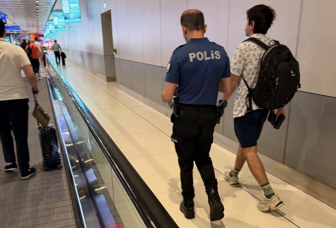 Hakkında “Halkın bir kesiminin benimsediği dini değerleri alenen aşağılama” suçundan