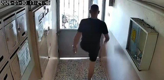 Bursa’da paket getiren bir kuye, bıraktığı paket sonrası kapıyı farklı