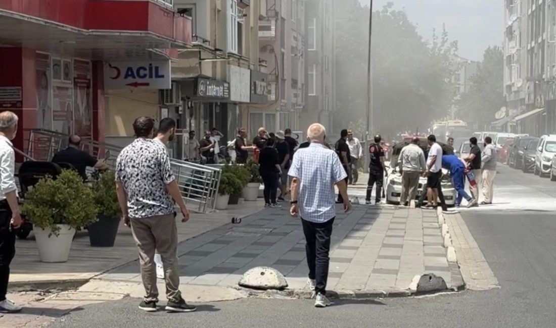 Kırklareli’nin Lüleburgaz ilçesinde seyir halindeki lüks otomobilde çıkan yangın, itfaiye