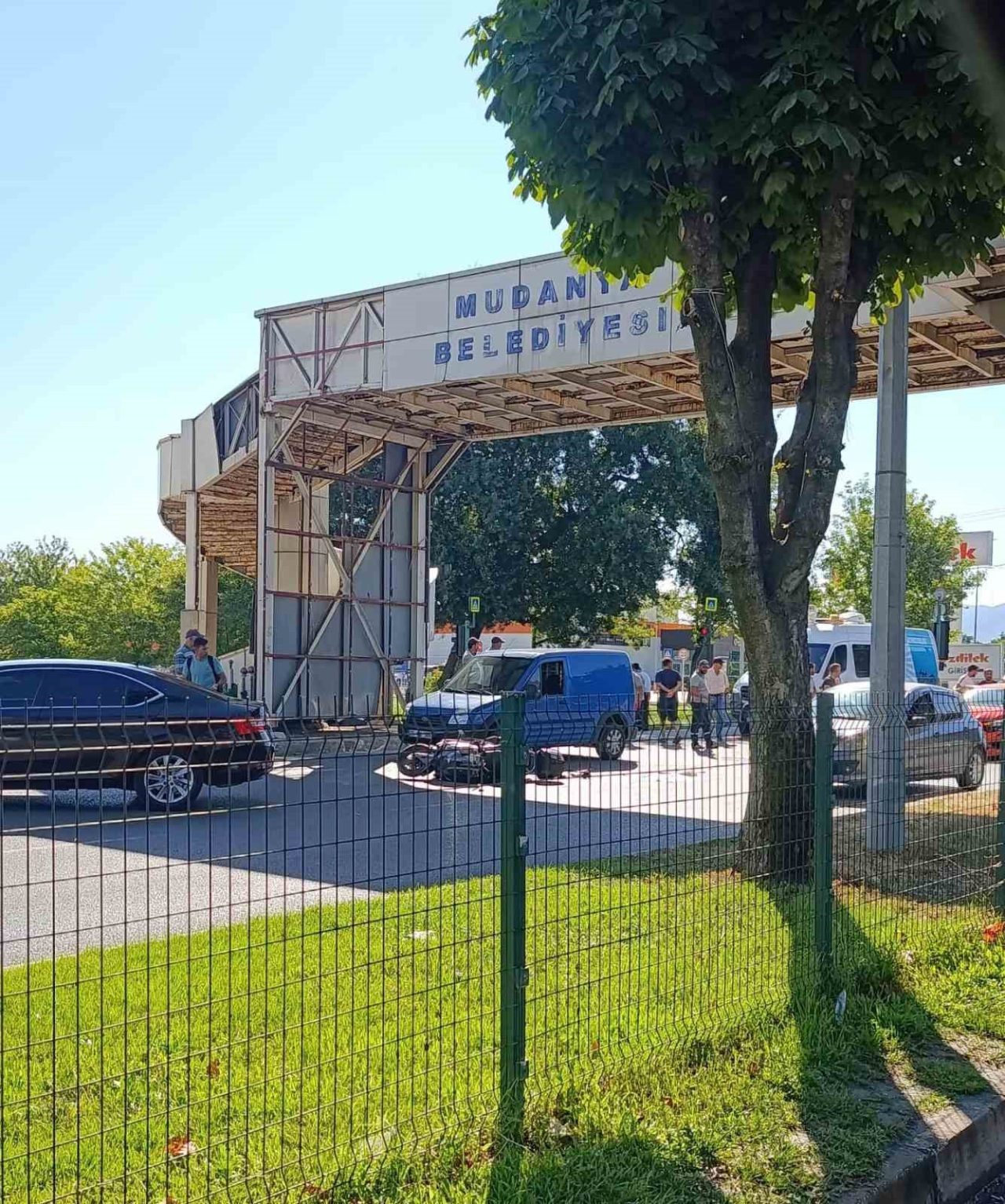 Bursa’nın Mudanya ilçesinde otomobille motosikletin çarpıştığı kazada 1 kişi yaralandı.