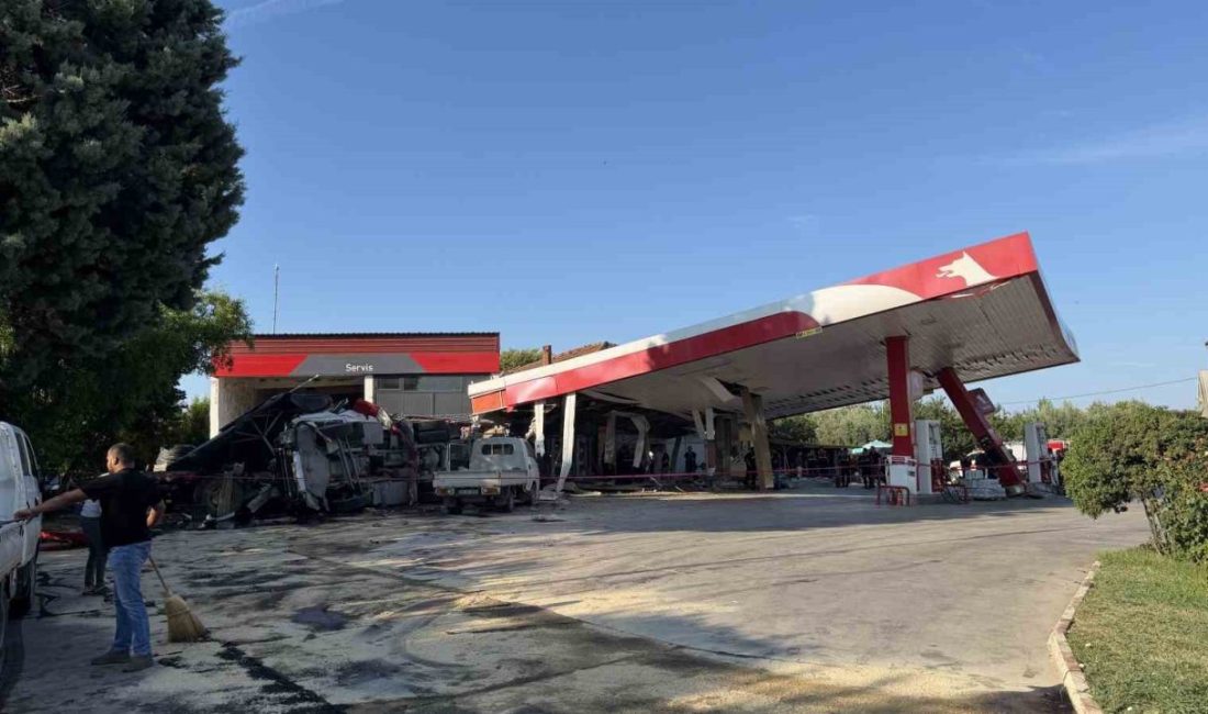 Bursa’nın İznik ilçesinde sürücüsünün kontrolünden çıkan kömür yüklü tır akaryakıt