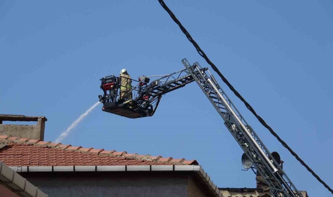 İstanbul’un Pendik ilçesinde bir binanın çatı katında iddiaya göre tadilat