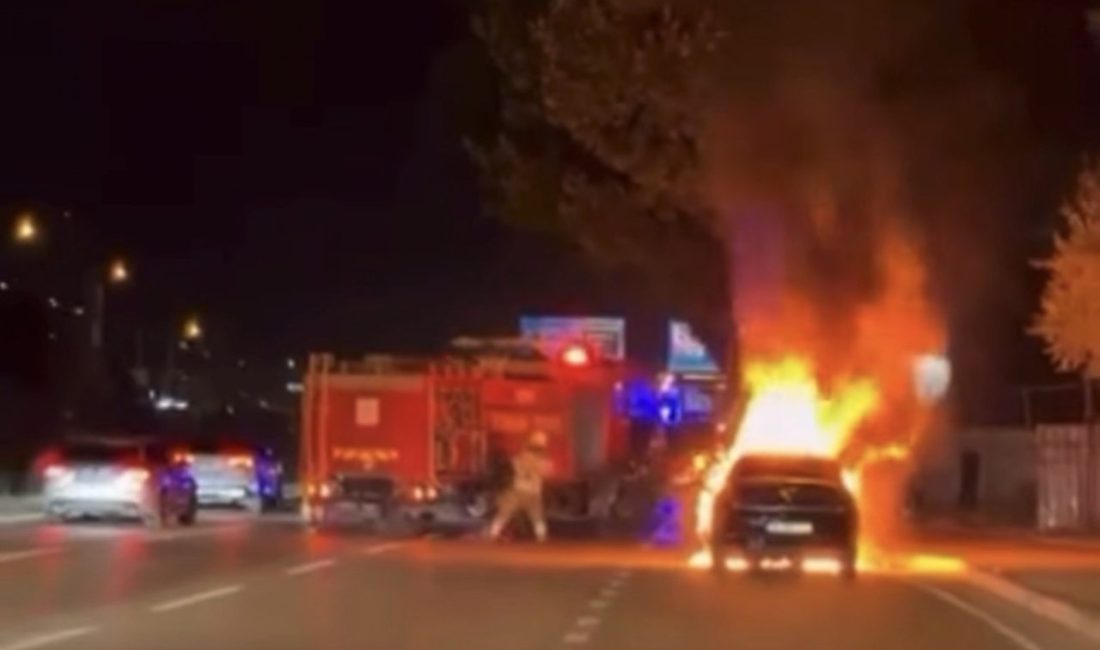 Bursa’da seyir halindeki bir otomobil, alevlere teslim oldu. Olay, merkez