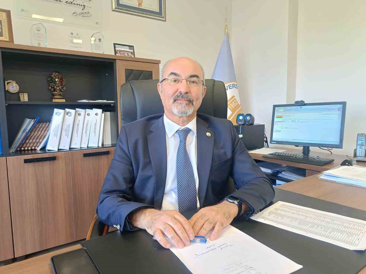 İç Hastalıkları ve Nefroloji Uzmanı Prof. Dr. Sedat Üstündağ, hava