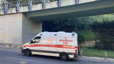 İstanbul Şişli’de yol kenarındaki yeşil alanda bir erkek cesedi bulundu.