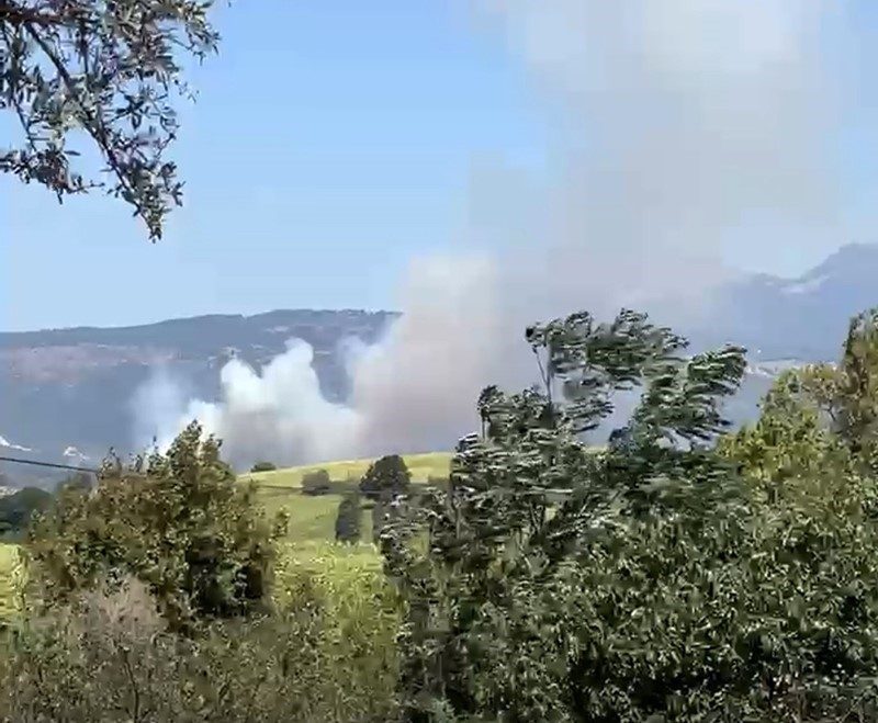 Balıkesir’in Susurluk ilçesinde kaplıca mevkiinde çıkan yangına karadan ve havadan
