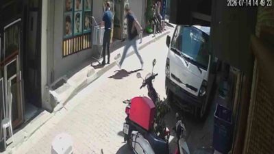 İstanbul Kağıthane’de saç tıraşını beğenmeyen 23 yaşındaki bir genç, berberini