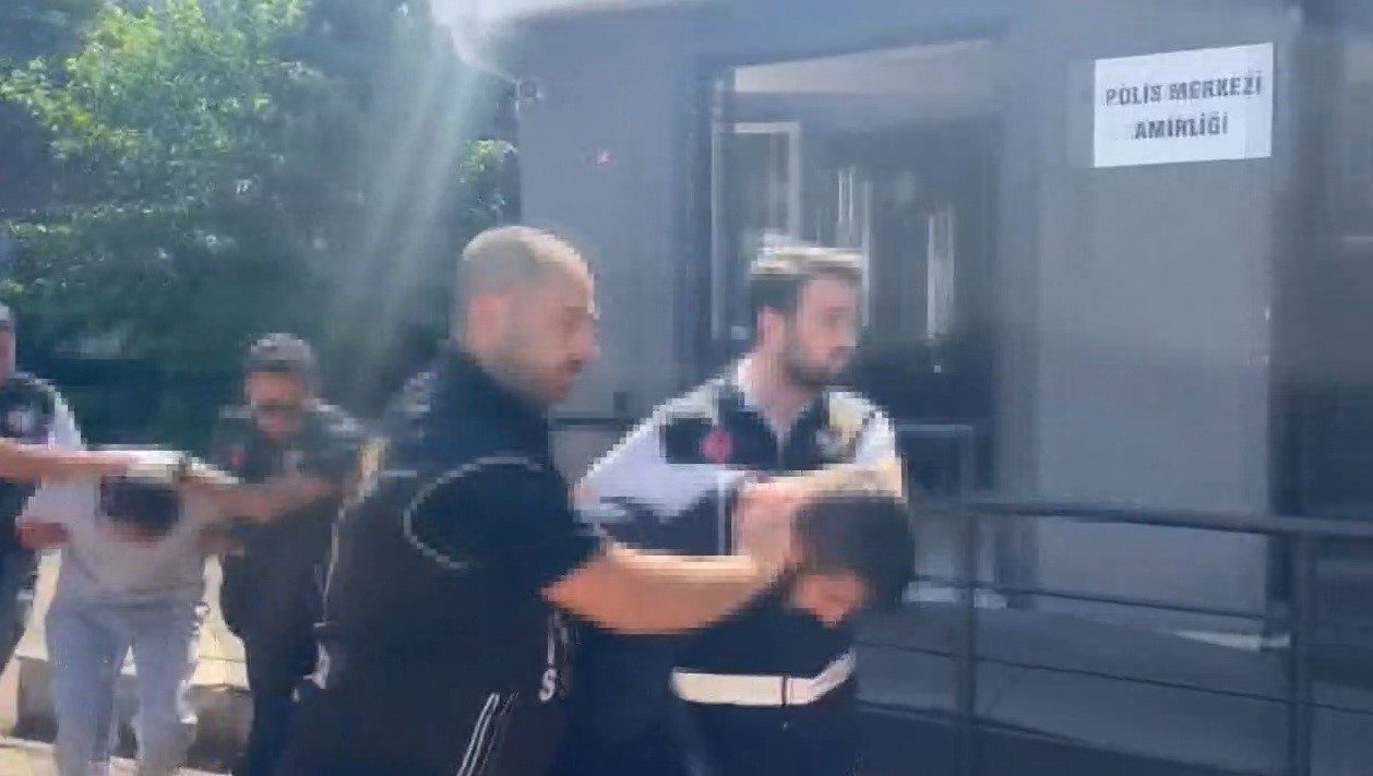 Ümraniye’de sahte plakalı çalıntı motosiklet ve ruhsatsız silahla yakalanan 2