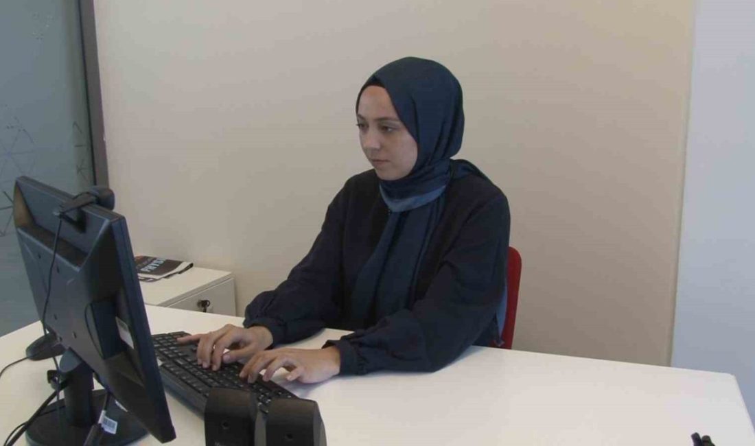 Sanal dünyanın çocukların davranışlarına etkilerine yönelik konuşan Dr. Öğretim Üyesi