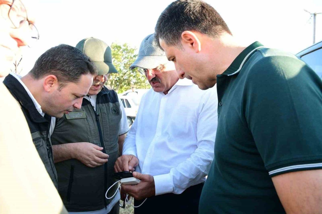 Çanakkale’nin Biga ilçesinde tarım arazisinde çıkan yangına havadan ve karadan