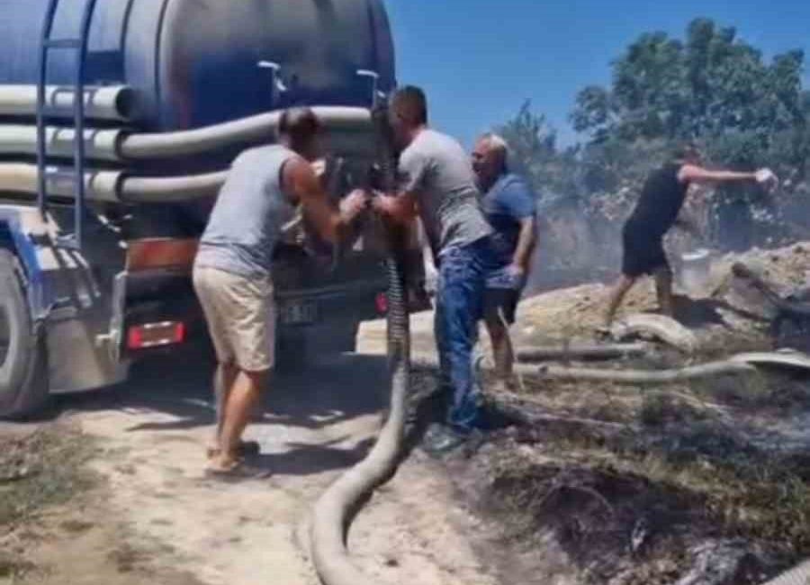 Edirne’nin Enez ilçesinde çalılık alanda çıkan yangın, vidanjördeki kanalizasyon suyu