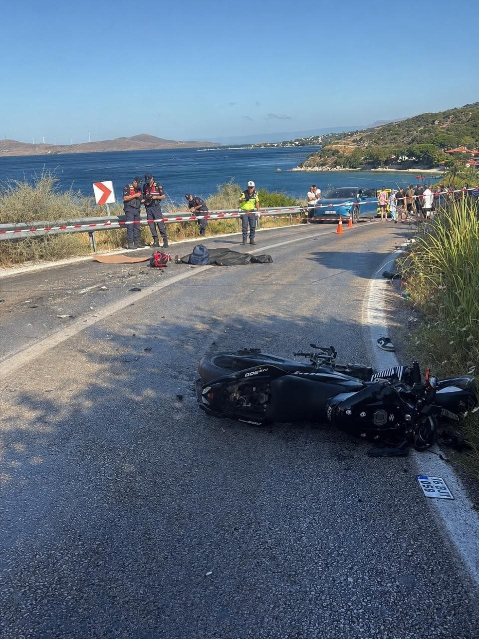 Balıkesir’in Erdek ilçesinde motosikletin vidanjöre çarpması sonucu meydana gelen trafik
