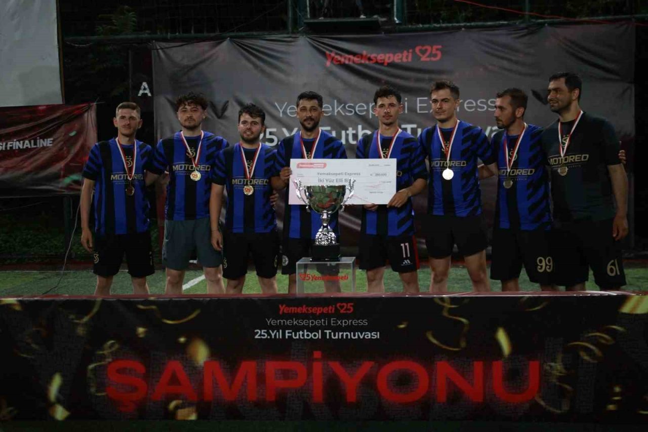 Yemeksepeti’nin 25. yılına özel düzenlenen şehirler arası futbol turnuvası, bir