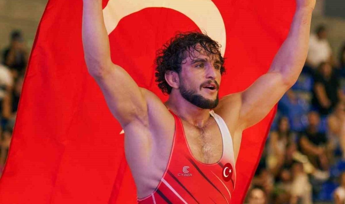Akdeniz Oyunları’nda Türkiye’yi temsil eden milli güreşçi Ahmet Duman, erkekler