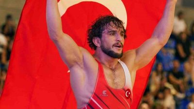 Akdeniz Oyunları’nda Türkiye’yi temsil eden milli güreşçi Ahmet Duman, erkekler