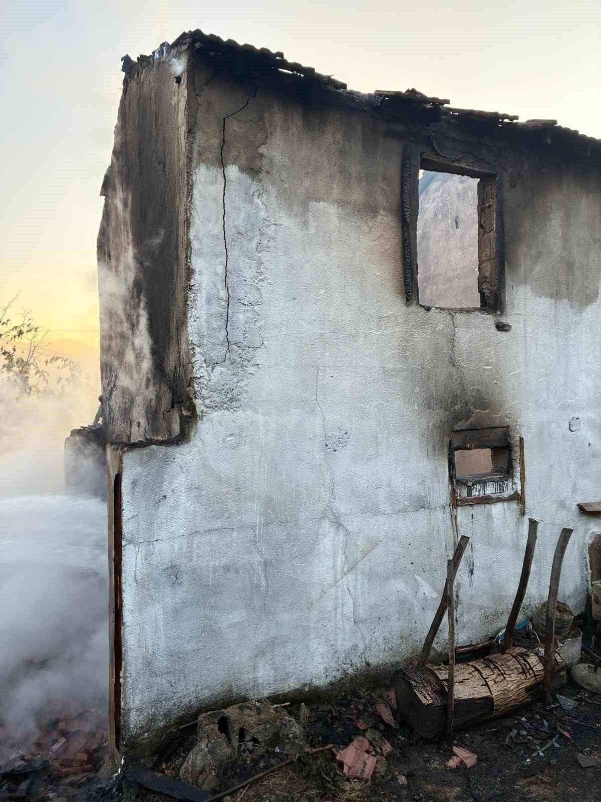 Bursa’nın İnegöl ilçesine bağlı kırsal Konurlar Mahallesi’nde bir bağ evinde