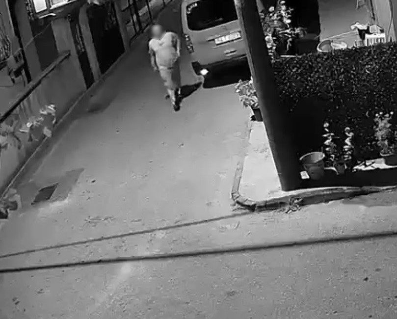 Sakarya’nın Adapazarı ilçesinde boşanma aşamasındaki eşini silahla vurarak yaralayan şüpheli