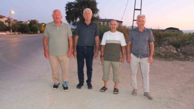 Balıkesir’in Burhaniye ilçesinde, Ören Mahallesindeki Altınyol Caddesinde kaldırım düzenlemesi yapılmaması