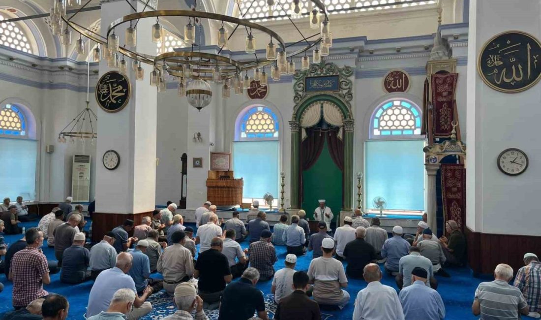 Burhaniye ilçesinde, Koca Camii’nde Mevlidi Nebi Kandili programı düzenlendi. Kocacami