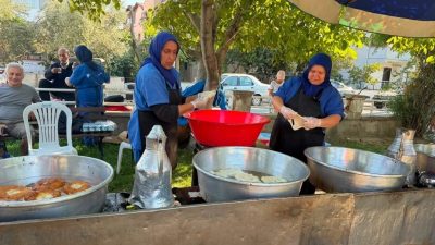 Balıkesir’in Burhaniye ilçesinde Ören Mahallesi’nde düzenlenen geleneksel İsmail Erez Sokağı