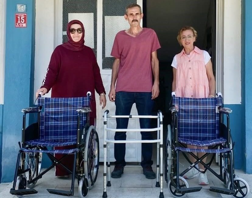 Burhaniye ilçesinde, Bahçelievler Mahallesi muhtarı Yasemin Kozan, mahallesinin eksikliklerini gidermek