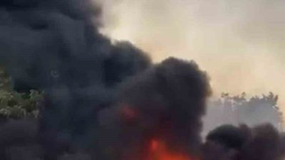 Bursa’da hurdalıkların bulunduğu alanda yangın çıktı. Dumanlar gökyüzünü kaplarken yangın