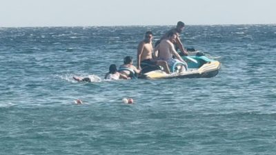 Büyükçekmece Kumburgaz’da denizde boğulma tehlikesi geçiren kadın, cankurtaranlar tarafından kurtarıldı.